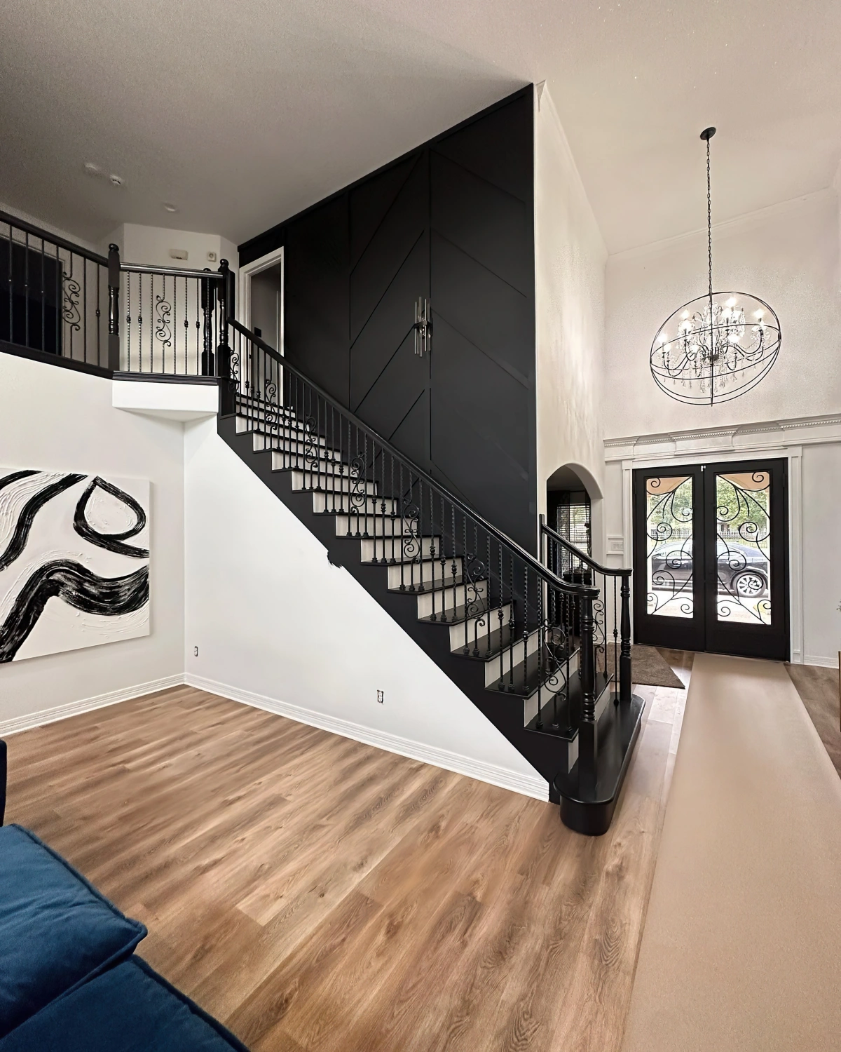 idee couleur cage escalier peinture noire mate effet moulure