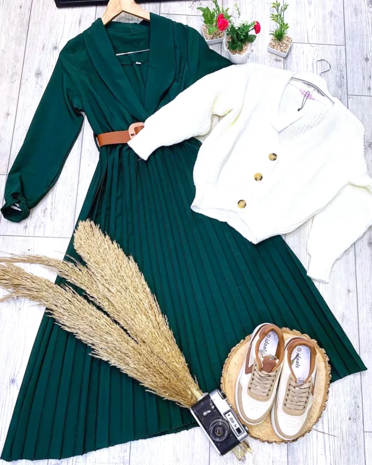 idees de tenues automne avec une robe longue verte cardigan