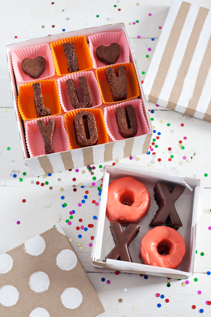 idée originale pour un cadeau st valentin gourmand, recette de petits gâteaux en formes de lettres idéales pour déclarer son amour de façon originale