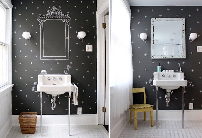 décoration salle de bain à la peinture ardoise et motif points et plus blancs, lavabo console, carrelage sol blanc