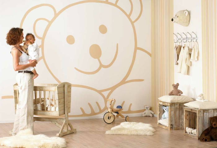 idée déco chambre bébé mixte, chambre enfant, mobilier en bois, tapis fourrure