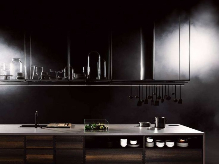 comment utiliser la couleur noire dans le design d'intérieur, cuisine ikea noire avec crédence beige et armoires en bois