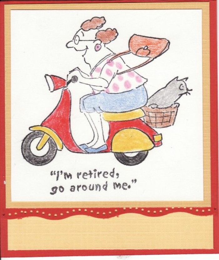 carte de retraite, depart retraite, message retraite, mamie qui s'amuse sur sa moto, avec un chat derrière, mamie très heureuse d’être officiellement une retirée