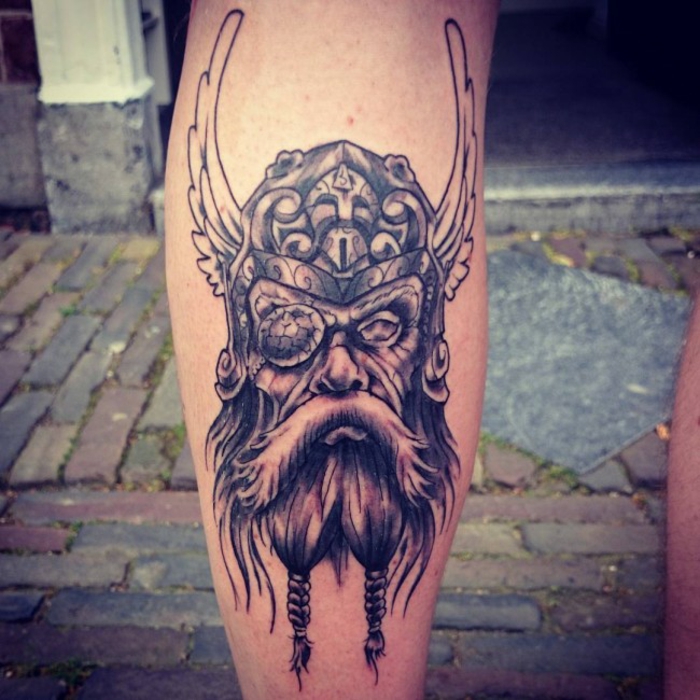 Ecriture viking tatouage symbole viking idée tatouage tete de viking