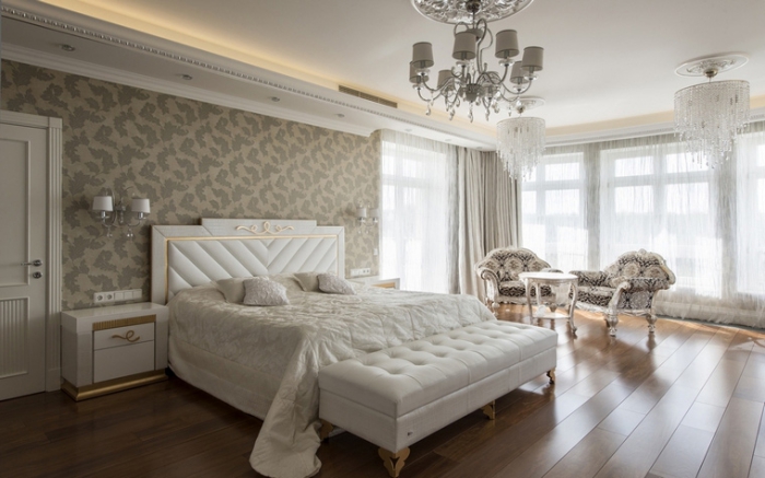 couleur pour chambre à coucher design parental avec murs en papier peint de nuances neutres et meubles blancs
