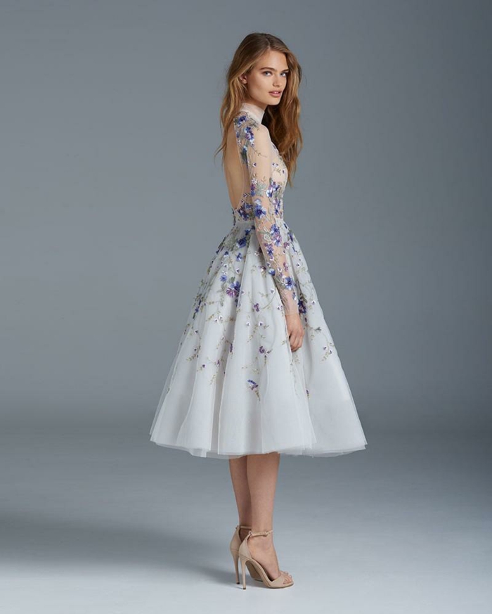 Chic tenue soirée femme tenue habillée robe ou tailleur robe vintage blanche dentelle violet fleurs