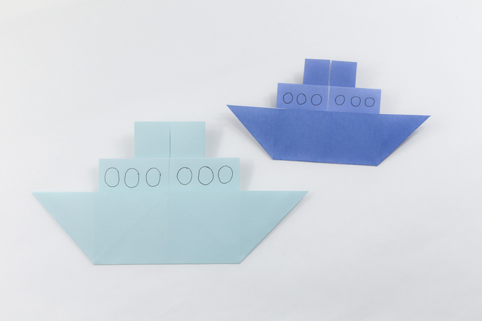 idée pour une activité ludique et intelligente à apprendre aux enfants, modèle de bateau origami à vapeur