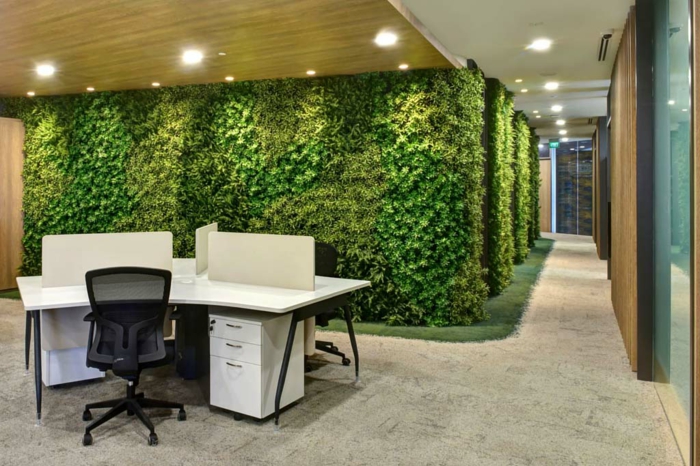 mur végétalisé dans un grand bâtiment, offices modernes avec jardin vertical