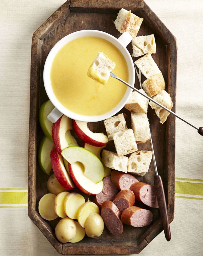 un plat saint valentin de fondue au fromage idéal pour une soirée cosy en amoureux