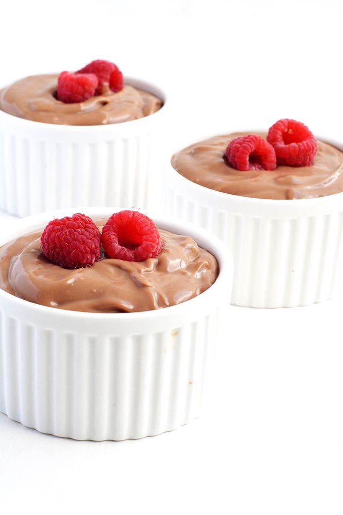 idée pour un menu st valentin de dernière minute, dessert chocolaté express de mousse pudding au chocolat au lait