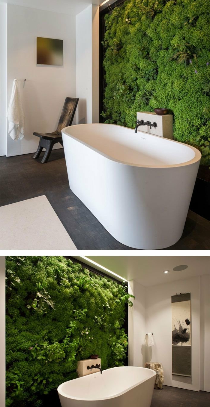 mur en mousse verte, baignoire blanche, salle de bain style simple minimaliste