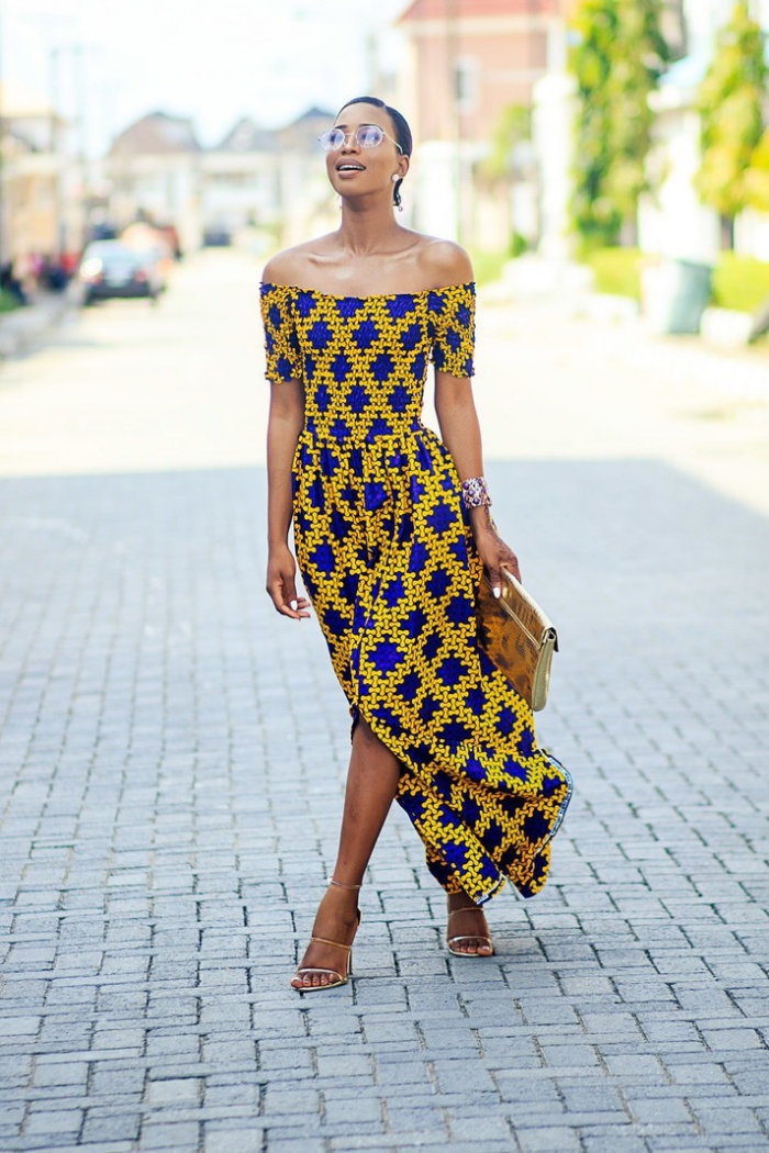 modèle de robe longue avec fente, idée vêtement femme en tissu africain, exemple de robe africaine en jaune et bleu