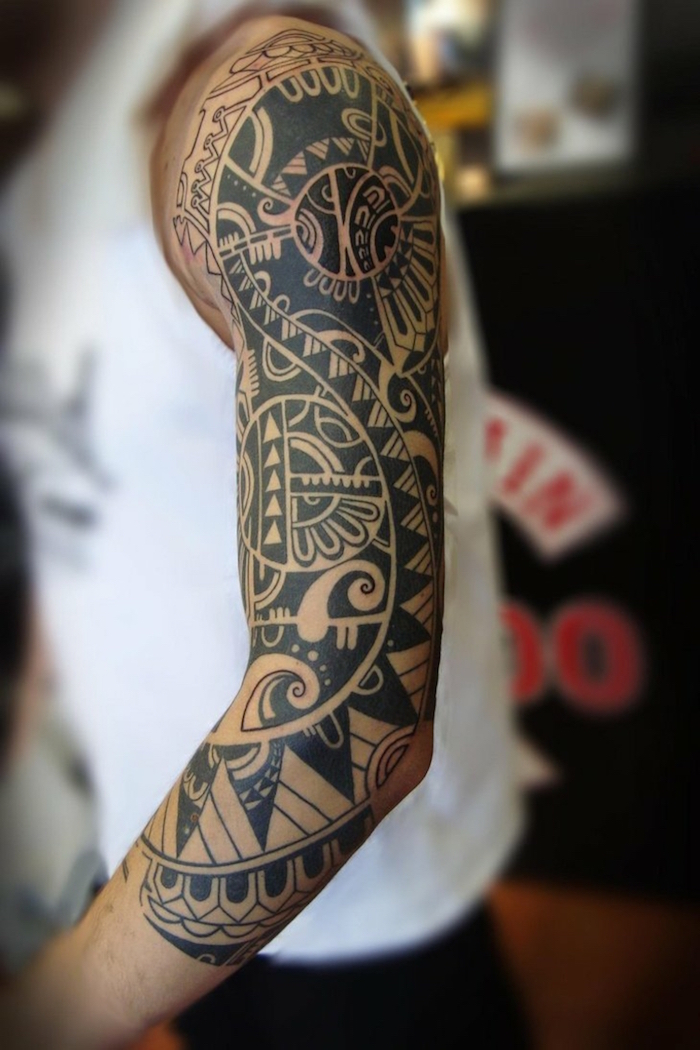 tattoo maori bras entier homme tatouage symbole polynesien