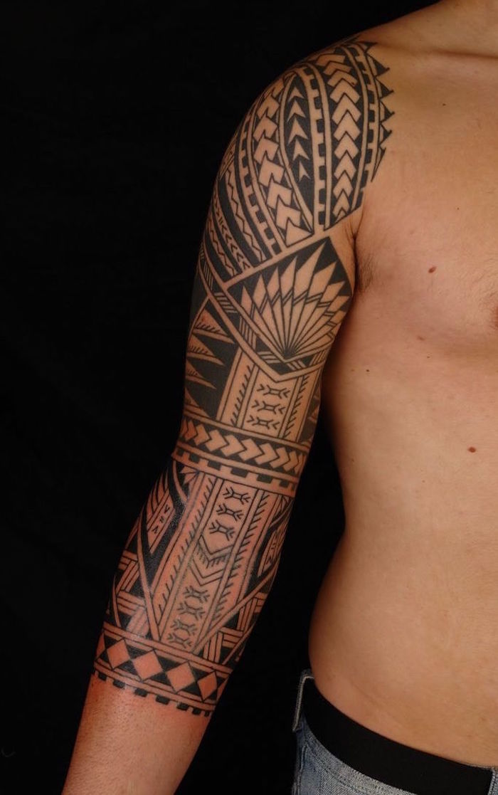 tatouage tribal bras polynesie homme maori