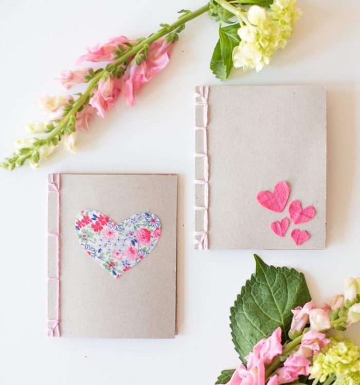 une agenda personnalisée de coeurs en tissu rose et à motifs floraux, cadeau a fabriquer pour sa meilleure amie et copine