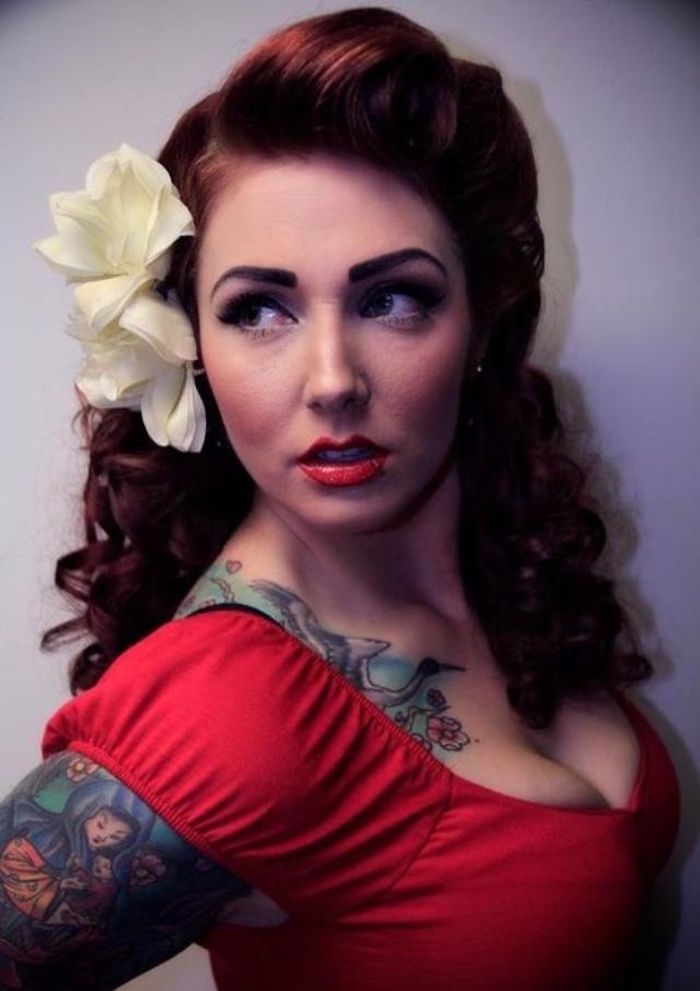 femme hipster pin up style tatouages old school rockabilly