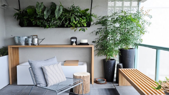 photo aménagement petit balcon minimaliste style scandinave avec meubles en bois design