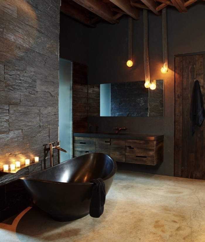 comment décorer une salle de bain sans fenêtre pour une ambiance relaxante, mur en pierre gris et meubles de bois massif foncé