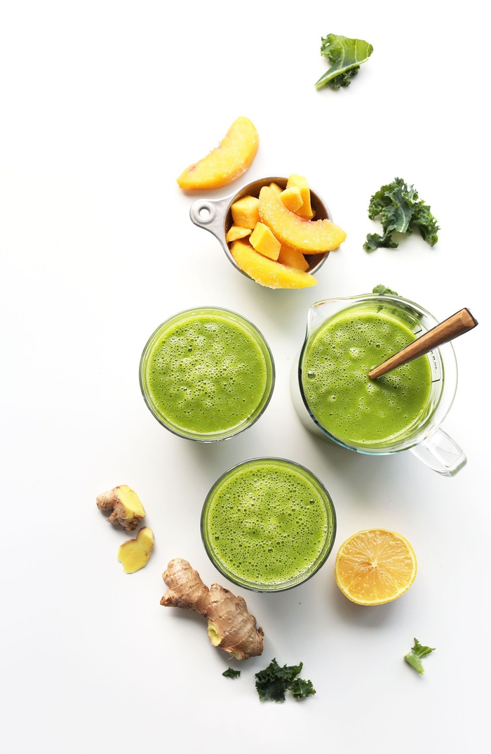 comment faire des smoothies verts pour un régime détox ou minceur, recette de smoothie vert à la mangue et chou kale 