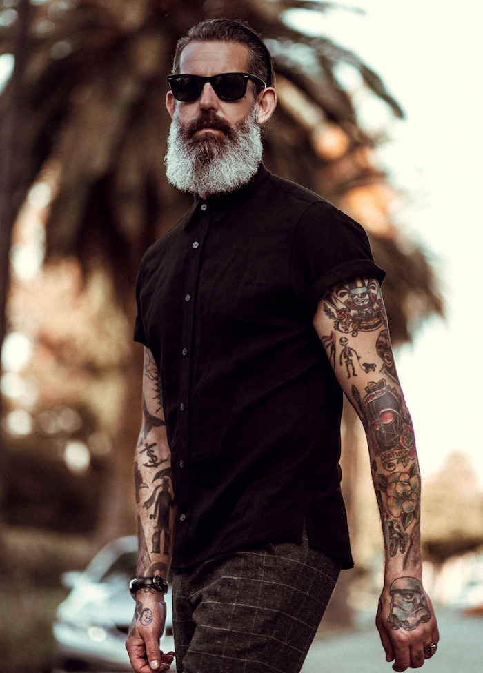 tailler sa barbe longue poivre sel type hipster style homme tatouages old school