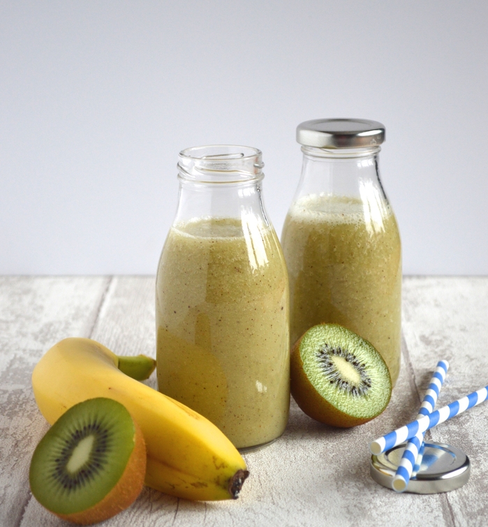 recette smoothie banane, kiwi et eau de coco, boisson vitaminée délicieuse naturellement sucrée