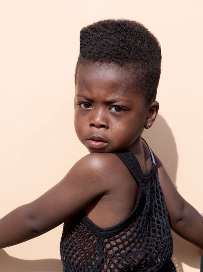 idée coiffure petit coupe afro enfant dégradé long dessus
