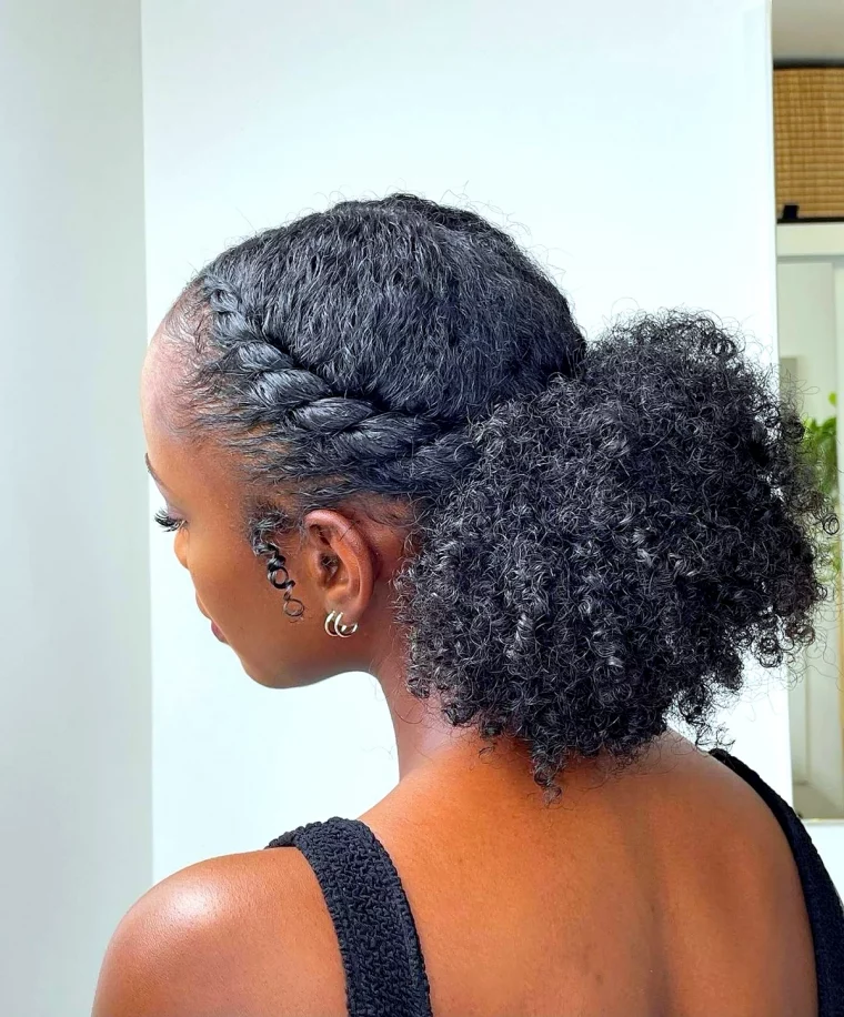 coupe afro pour femme cheveux attache et tresse