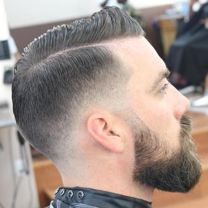 coiffure pompadour homme dégradé, coupe de cheveux tendance garcon avec barbe