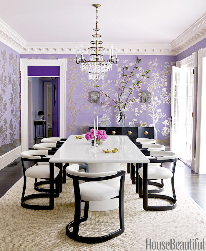 déco salle à manger mauve, tapisserie argent sur violet, idée decoration piece de vie