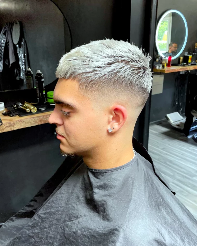 degrade court homme tendance 2024 sur cheveux blonds colores