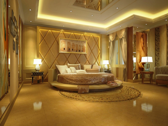grand lit rond, tête de lit capitonnée, faux plafond avec éclairage, chambre de luxe et decoration murale couleur ocre