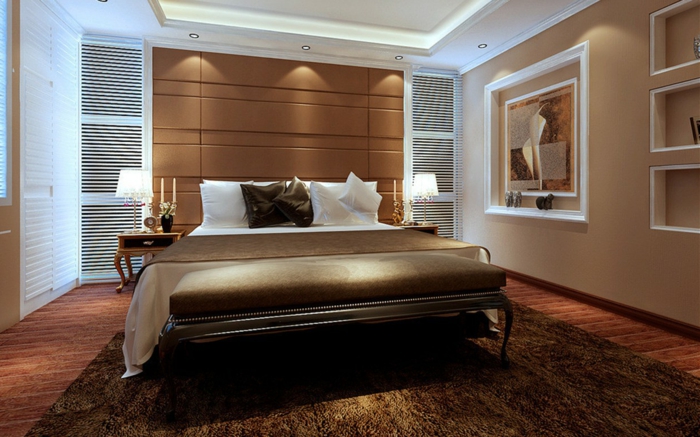 jolie chambre à coucher en beige et marron, banquette de lit, mur couleur pêche, encadrements blancs