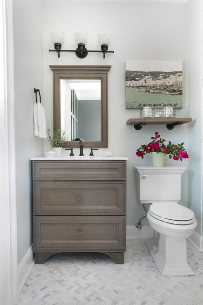 salle de bain 5m2, meuble de rangement en couleur taupe, étagère en couleur taupe au-dessus du wc, carrelage du sol en gris clair et blanc