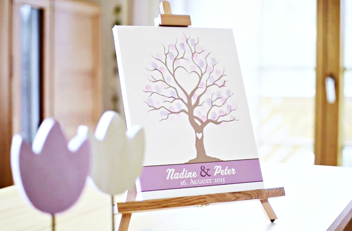 modèle digital d'un arbre a empreinte pour une déco du foyer des jeunes mariés, activité créative et amusante pour les invités d'un mariage