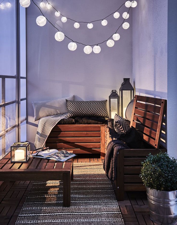 idee photo balcon terrasse design, meuble en bois pour balcons, guirlande lampions pour exterieur