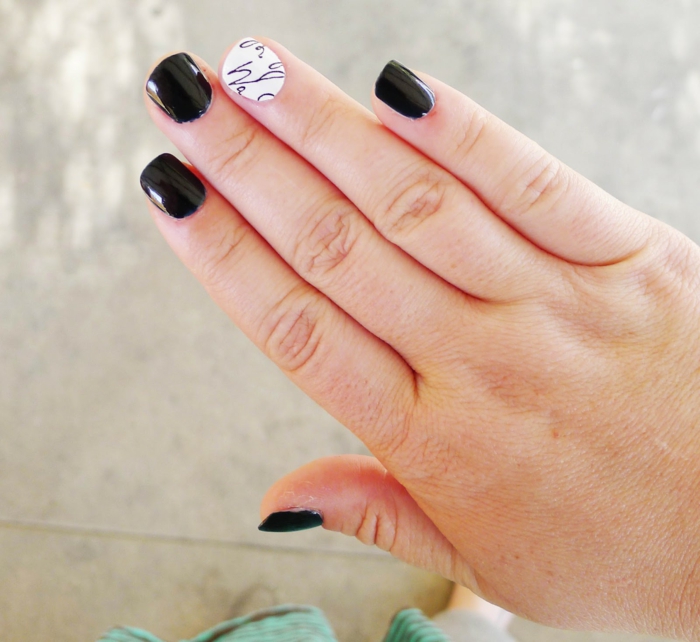 Formidables ongles nail art semi permanent gel vernis stylé noir et blanc