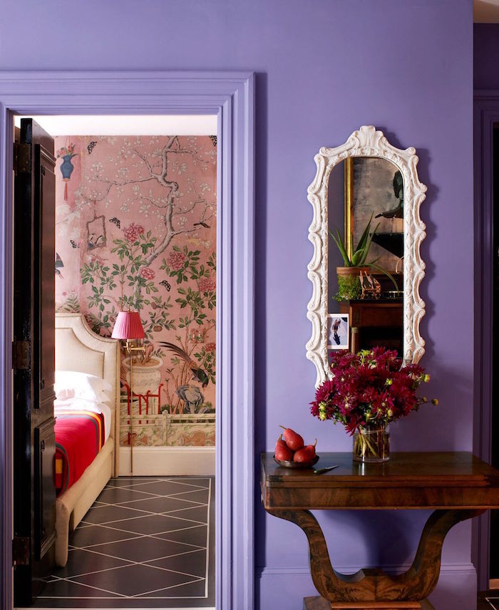 peinture murale couleur mauve, idee peinture murs de couloir lavande, intérieur maison violet