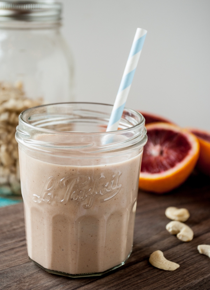 recette vegan petit déjeuner santé, idée pour un smoothie sans lactose aux noix de cajou