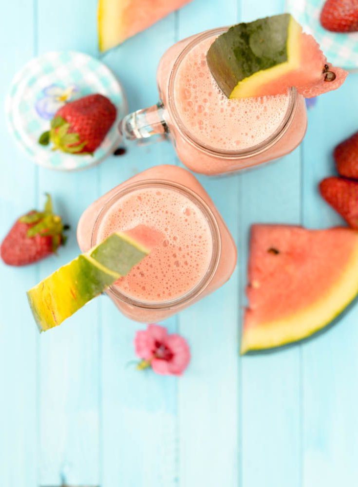 recette smoothie blender aux saveurs de l été, à la pastèque et aux fraises