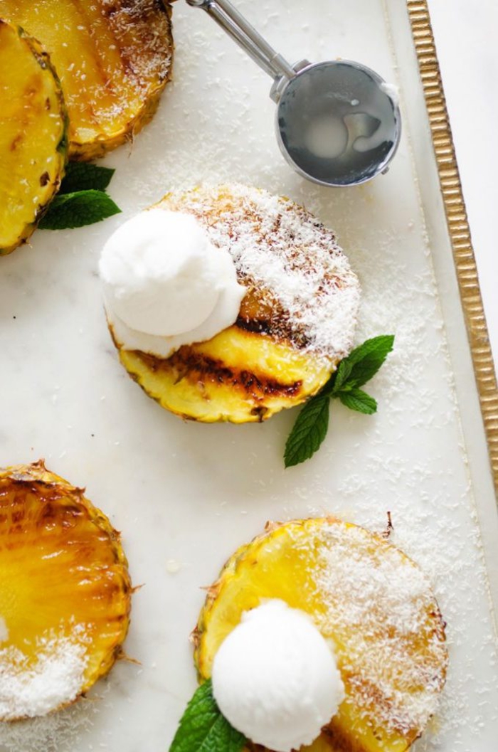idée pour un dessert diététique avec fruits, recette d'ananas rôti au miel et au citron
