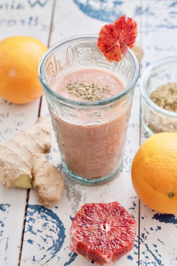 idée pour une boisson vitaminée préparée avec blender, recette smoothie blender à l'orange sanguine et gingembre