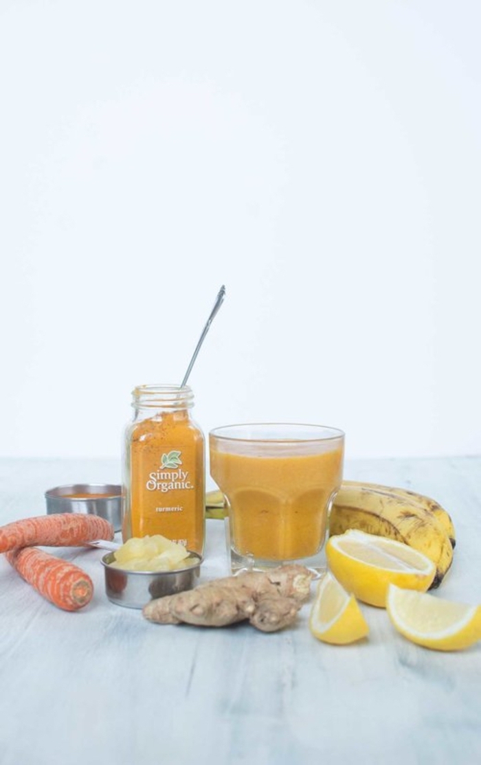 recette smoothie anti-rhumé pour renforcer son système immunitaire, smoothie santé à la banane, ananas, carotte et gingembre