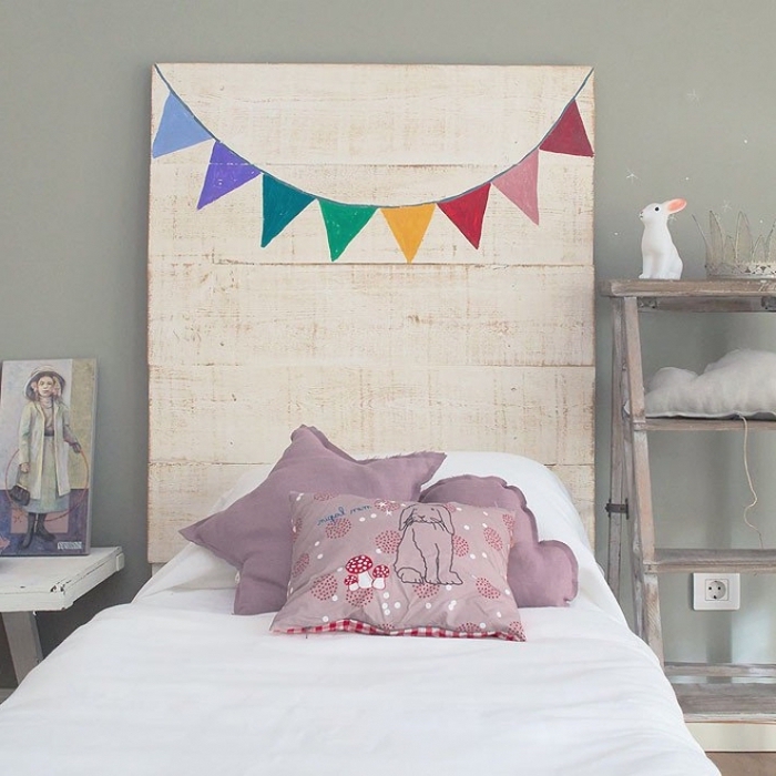 relooking de la chambre d'enfant à petit budget, fabriquer tete de lit en bois pour un joli accent naturel dans la chambre d'enfant