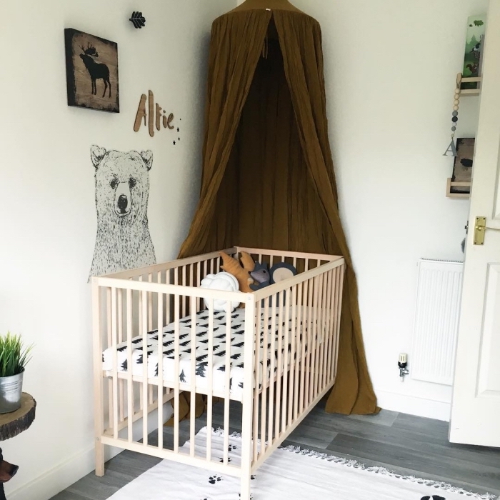 modèle d'aménagement de la deco chambre fille ou garçon bébé avec plancher gris et murs blancs, comment décorer la pièce blanche 