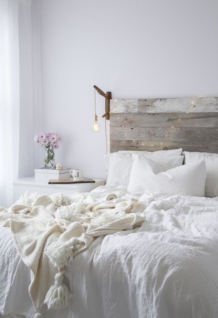 idées déco récup pour personnaliser sa chambre à coucher, comment fabriquer une tete de lit en palette qui s'adapte à tous les styles de déco