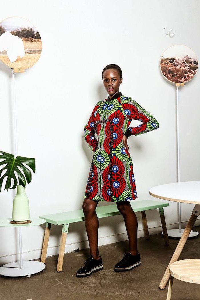 Être une femme bien habillée tenue africaine femme chic ethnique belle femme robe droite avec manches