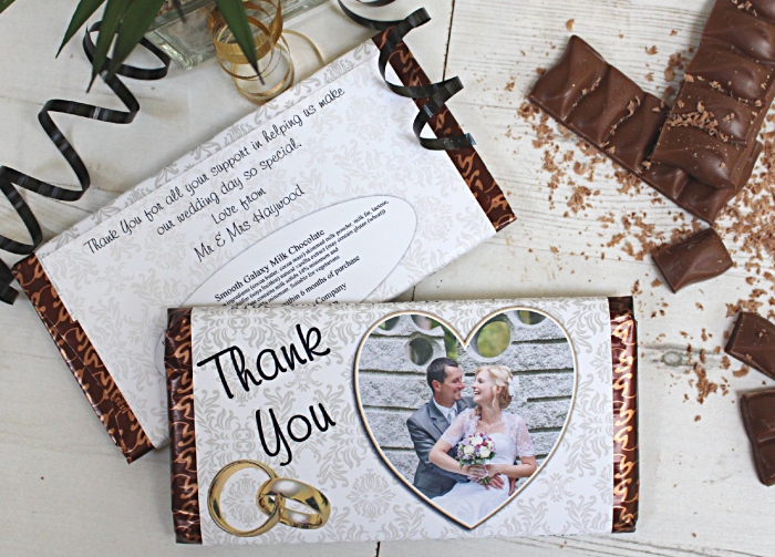 modèle de chocolat avec emballage personnalisé à design photo couple de nouveaux mariés et remerciement