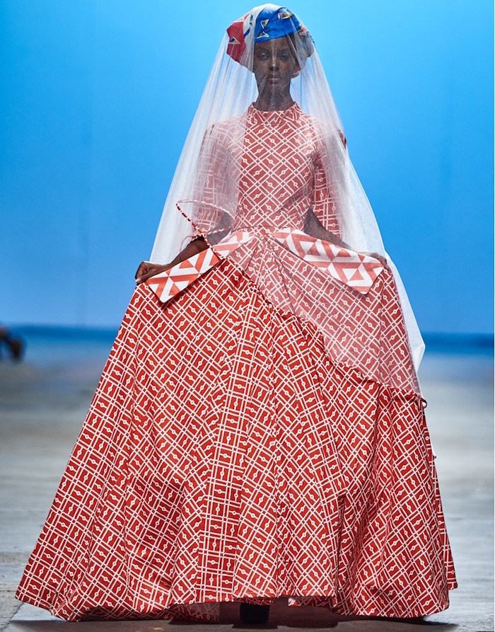 robe de mariage de créateur haute couture, tenue mariée originale rouge et blanche