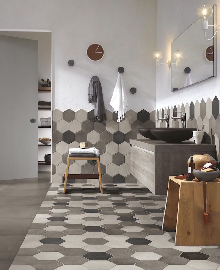 salle de bain avec carrelage sol et mur couleur gris et beige, faience sdb differentes couleurs