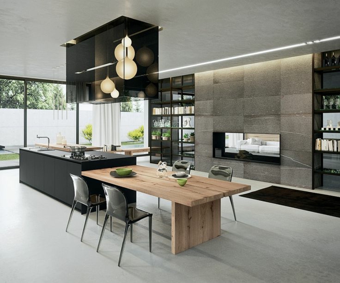 table en bois clair, chaises acryliques, cuisine à espace ouvert dans une maison contemporaine